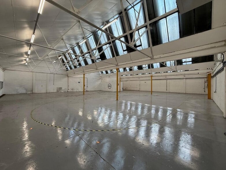 7-8 East Ln, Wembley for lease - Building Photo - Image 2 of 5