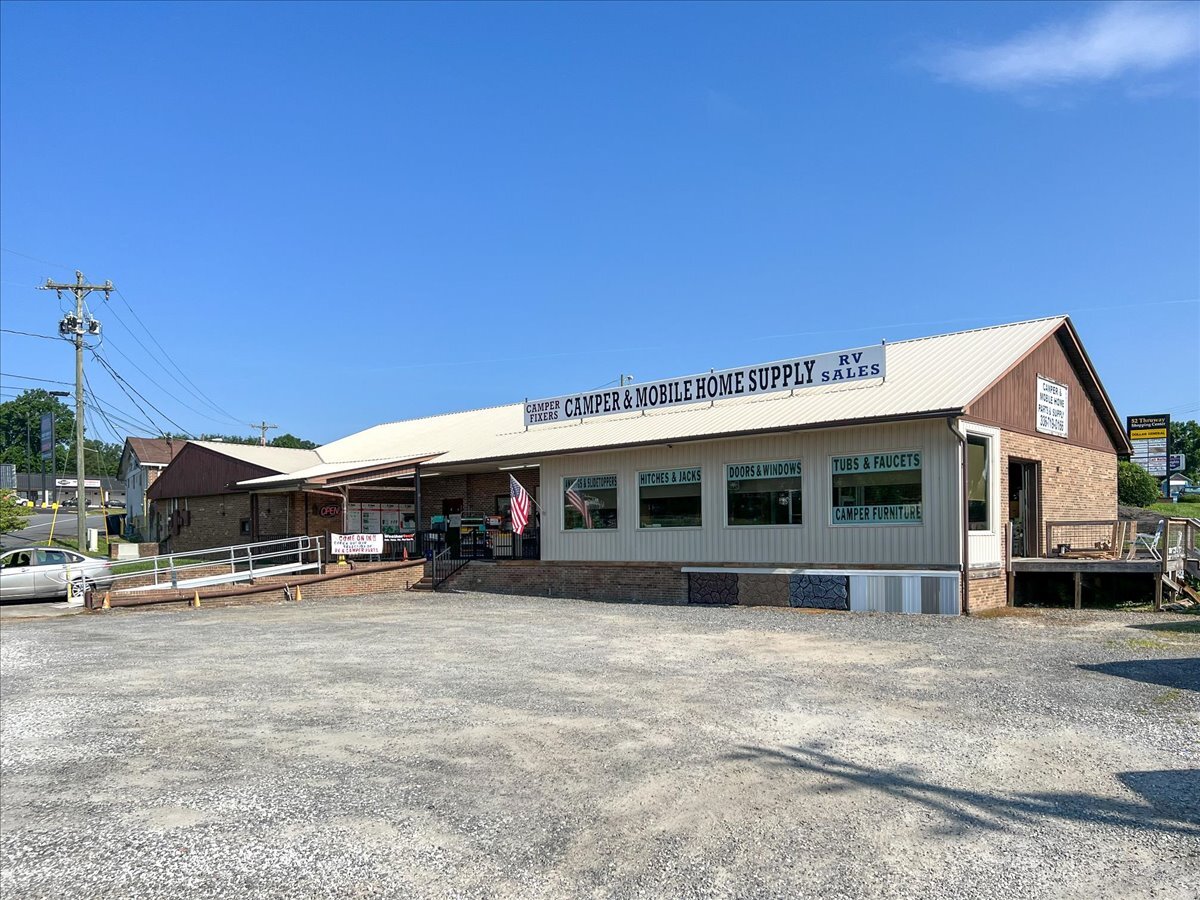 804 Merita St, Mount Airy, NC for sale Primary Photo- Image 1 of 31