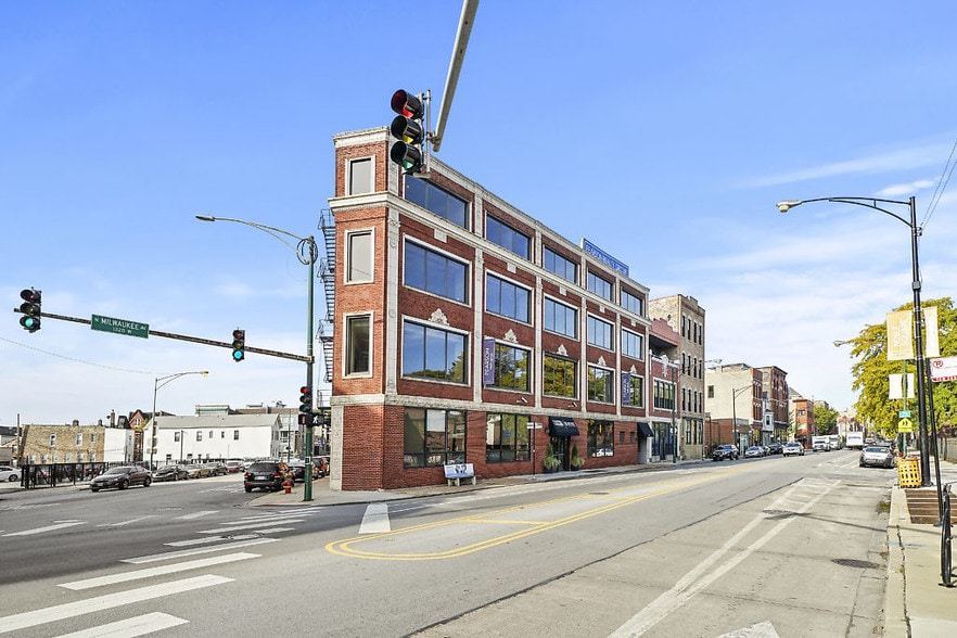 1000 N Milwaukee Ave, Chicago, IL à louer - Photo du bâtiment - Image 3 de 8