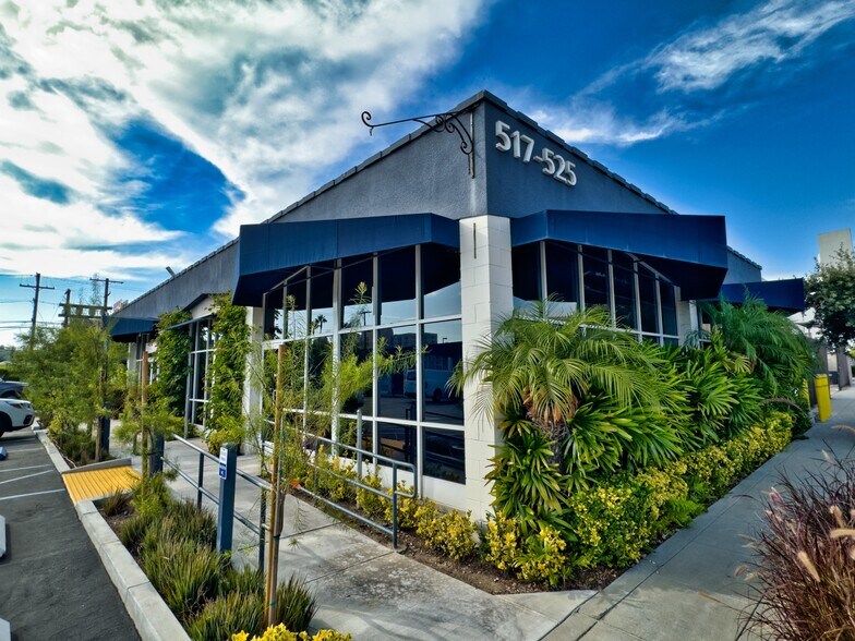 533-545 S Raymond Ave, Pasadena, CA à louer - Photo du bâtiment - Image 1 de 4