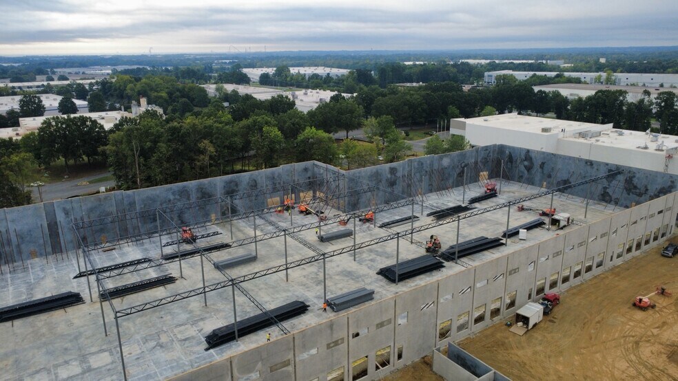 Westinghouse Commons Dr, Charlotte, NC à vendre - Photo de construction - Image 2 de 6