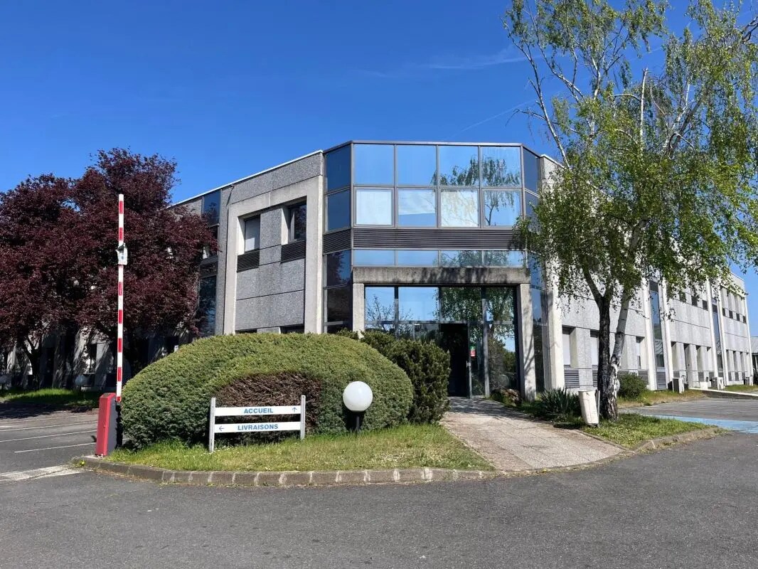 Flex in Eaubonne for sale Building Photo- Image 1 of 23