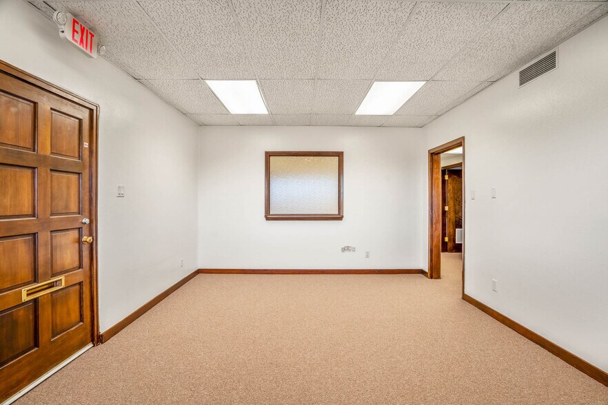 11 Calle Medico, Santa Fe, NM à louer - Photo du bâtiment - Image 2 de 16