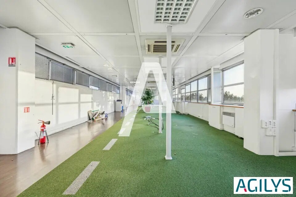 Office in Alfortville for lease Interior Photo- Image 1 of 9