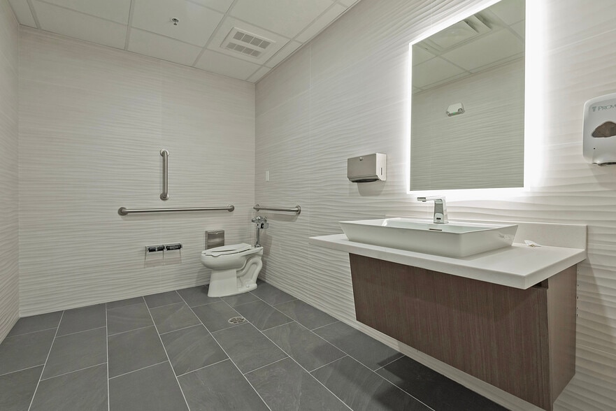 2277 Fort Union Blvd, Salt Lake City, UT for lease - Building Photo - Image 3 of 7