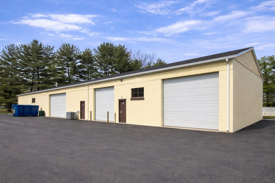 1613 Reed Rd, Pennington, NJ à louer - Photo du bâtiment - Image 3 de 9
