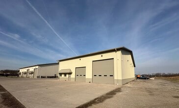 2101-2103 2nd Ave N, Silvis, IL for lease Building Photo- Image 1 of 13