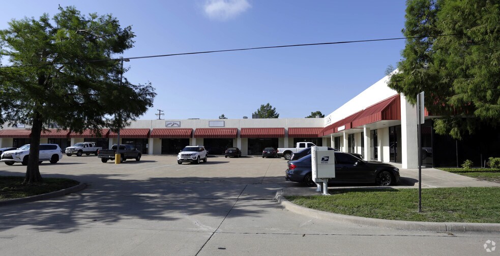 4500 Ratliff Ln, Addison, TX à louer - Photo du bâtiment - Image 3 de 4