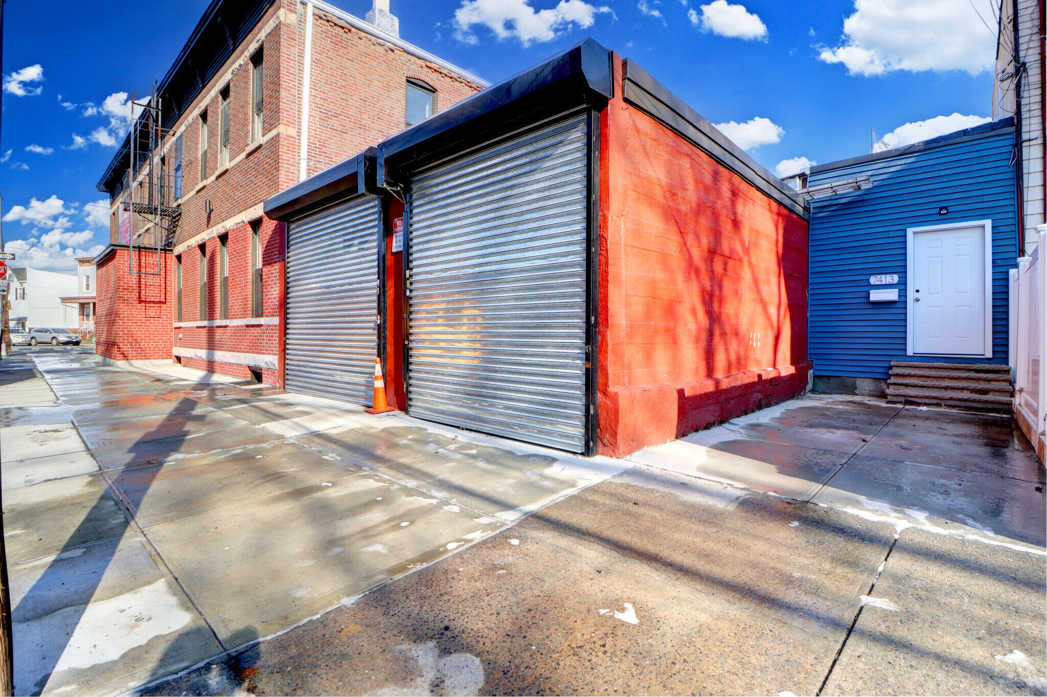 7413 65th St, Glendale, NY à vendre Photo principale- Image 1 de 4