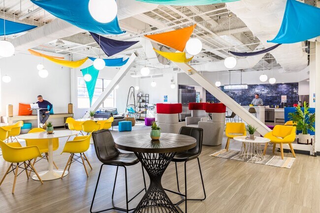 Plus de détails pour 136 4th St N, Saint Petersburg, FL - Bureau à louer