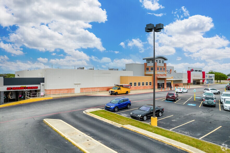 5000 Main St, The Colony, TX à louer - Photo du bâtiment - Image 2 de 4