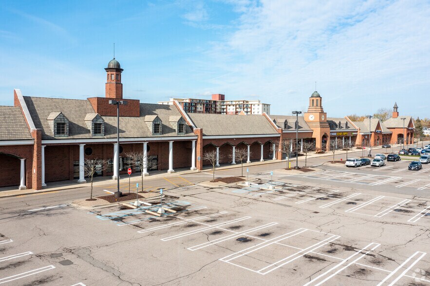 23675-23765 Greenfield Rd, Southfield, MI à louer - Photo du bâtiment - Image 2 de 7