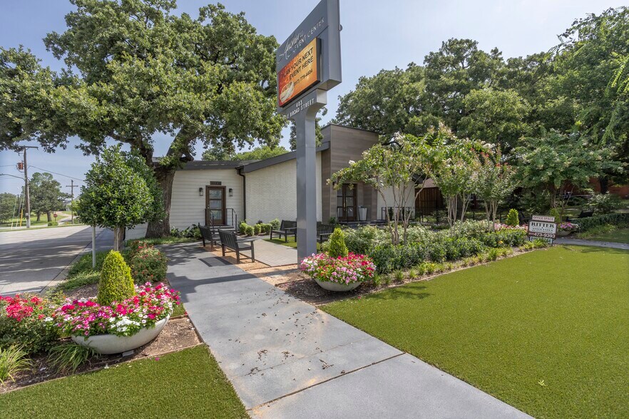 403 E Broad St, Mansfield, TX à louer - Photo du bâtiment - Image 2 de 10