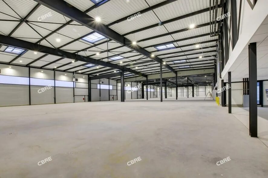 Office in Le Bourget for lease - Interior Photo - Image 2 of 13