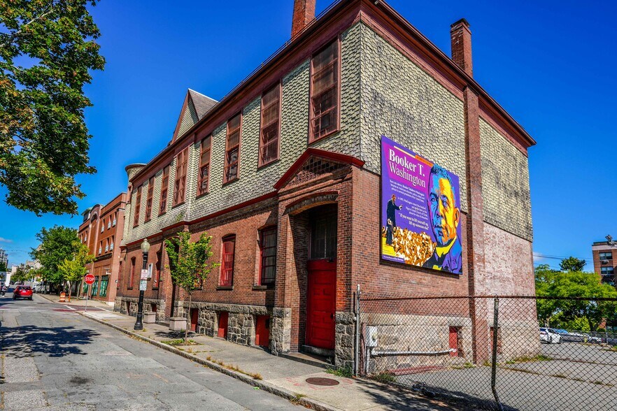 636 Purchase st, New Bedford, MA à vendre - Photo du bâtiment - Image 3 de 20