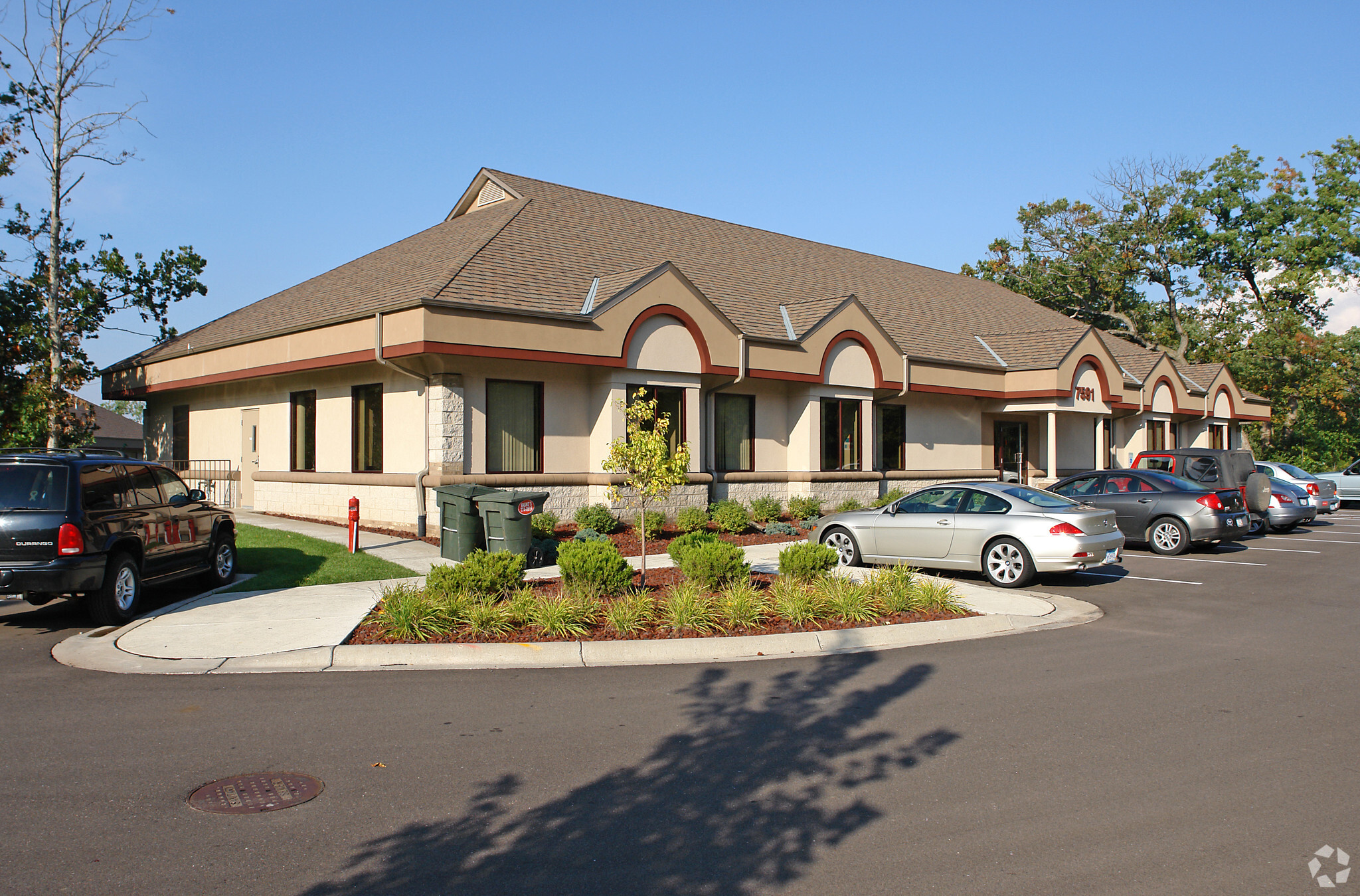 7591 9th St N, Oakdale, MN for lease Building Photo- Image 1 of 22