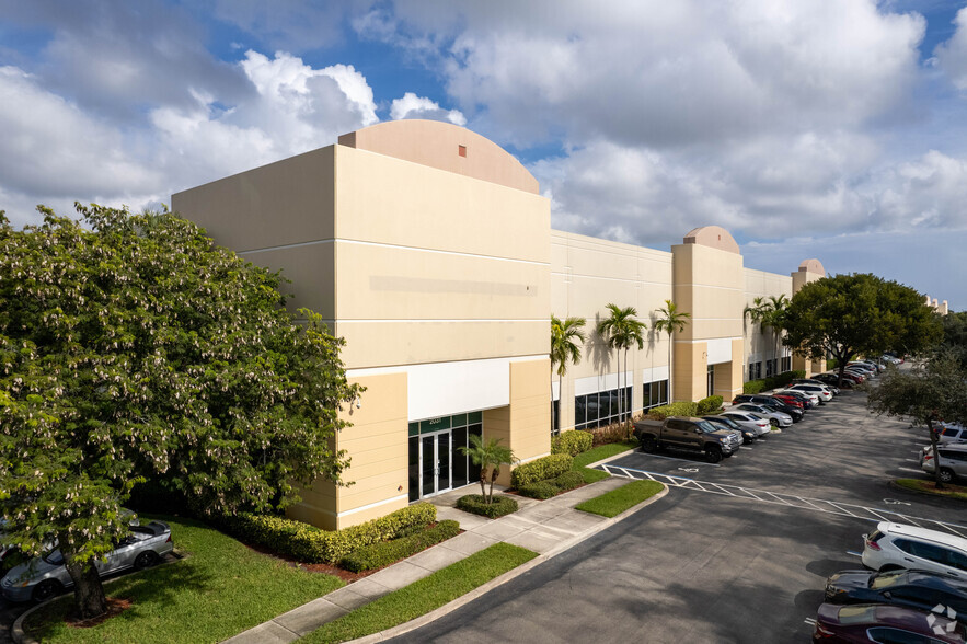 2003-2031 SW 2nd St, Pompano Beach, FL for lease - Building Photo - Image 2 of 6