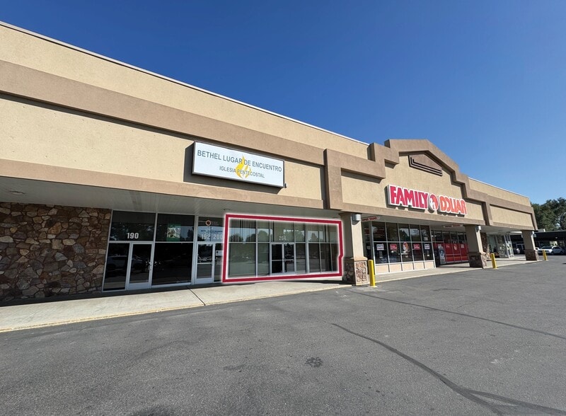 104-224 Holly St, Nampa, ID for lease - Building Photo - Image 1 of 5