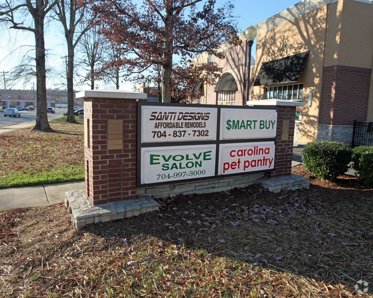 323 Unionville - Indian Trail Rd W, Indian Trail, NC for sale - Building Photo - Image 2 of 3