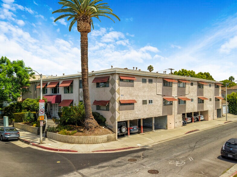 900 N Orange Grove Ave, West Hollywood, CA à vendre - Photo principale - Image 1 de 31
