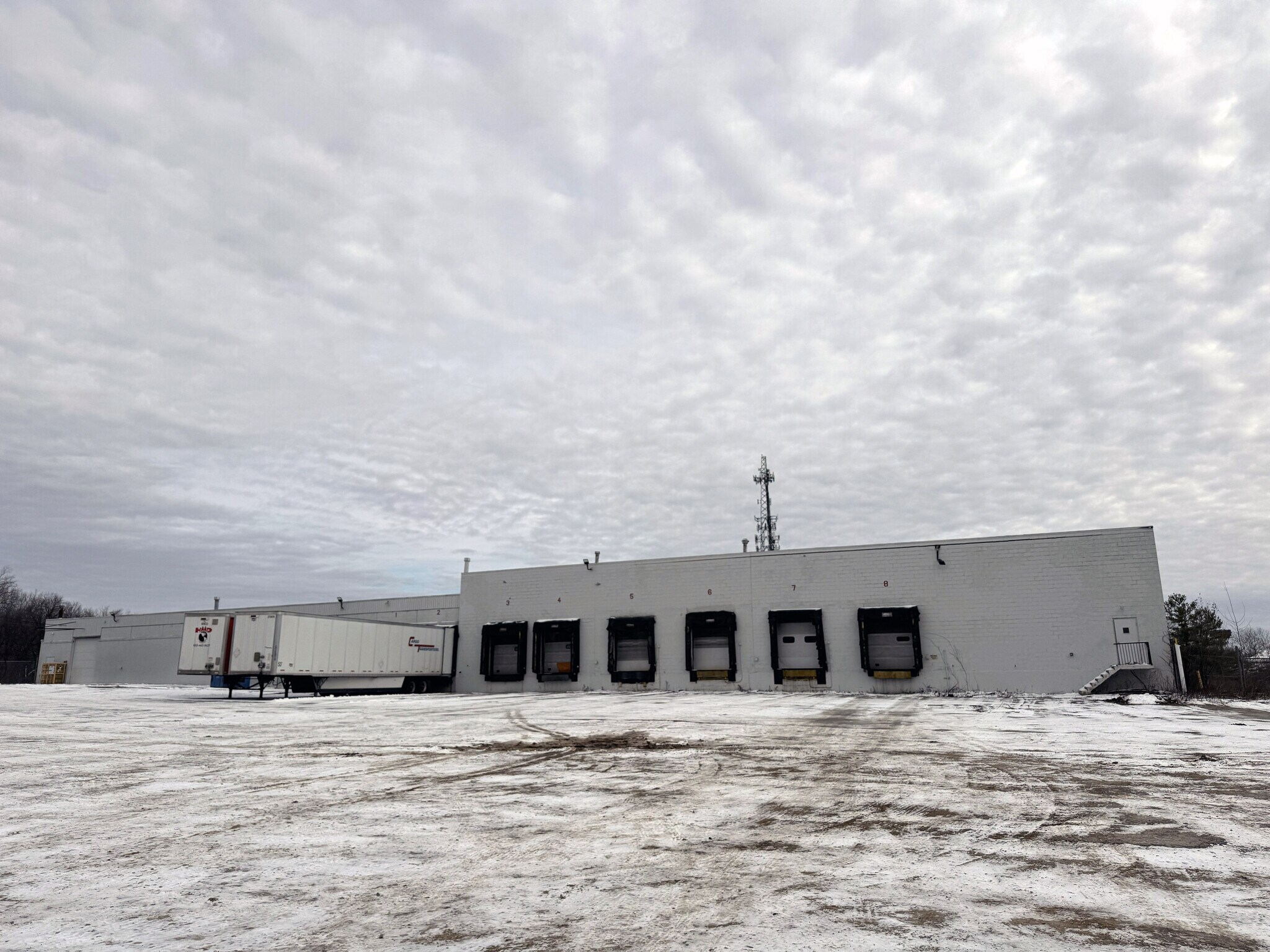 880 W Waterloo Rd, Akron, OH à louer Photo principale- Image 1 de 8