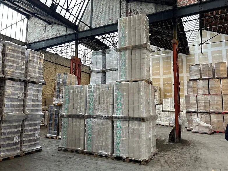 Industriel dans Villeneuve-la-Garenne à louer - Photo du bâtiment - Image 2 de 4