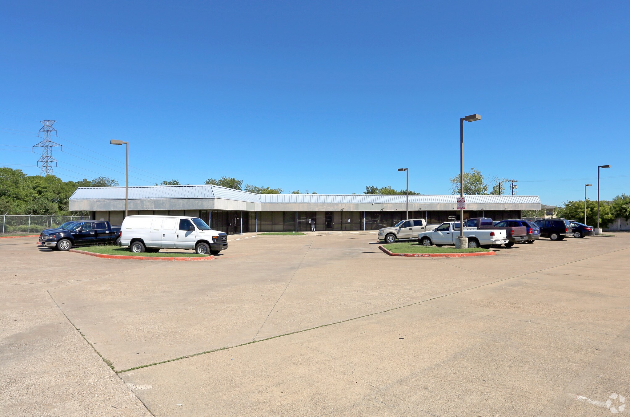 2220 Gus Thomasson Rd, Mesquite, TX à louer Photo principale- Image 1 de 2