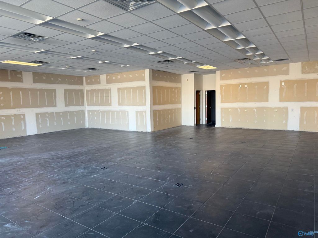 6485 University Dr NW, Huntsville, AL for lease Interior Photo- Image 1 of 6