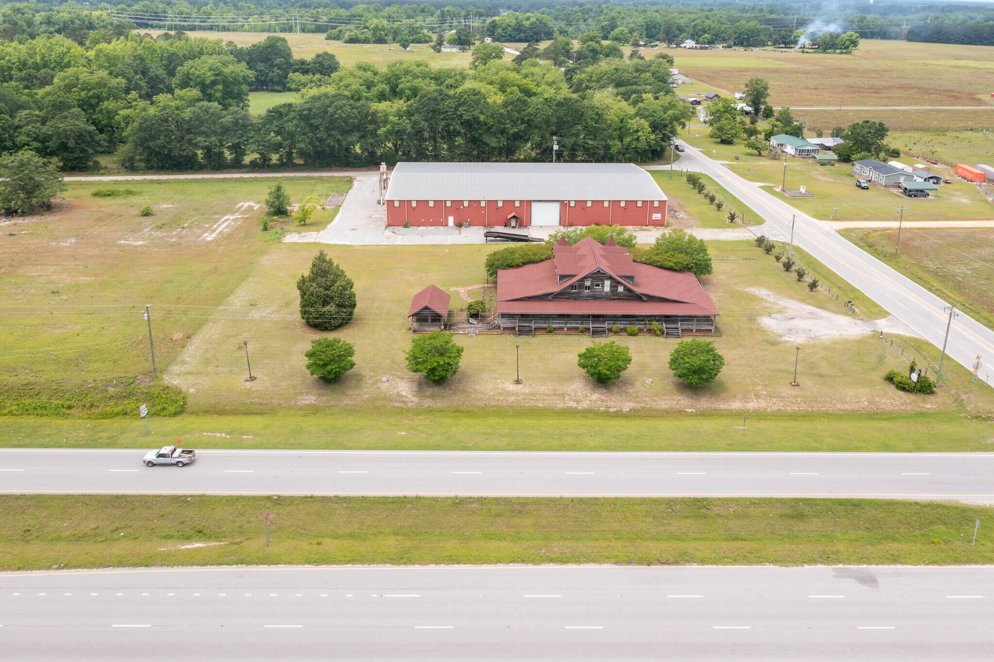 Bluff Road & Horse Pen Bay Court portefeuille de 3 propriétés à vendre sur LoopNet.ca Photo du bâtiment- Image 1 de 100