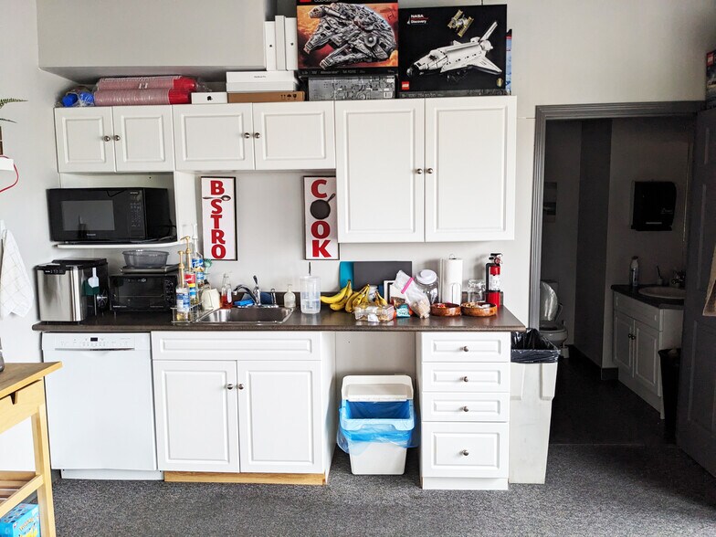 3204-3224 Parsons Rd NW, Edmonton, AB for lease - Interior Photo - Image 3 of 12