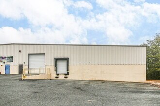 202 Freedom Ct, Fredericksburg, VA à louer Photo du bâtiment- Image 2 de 7