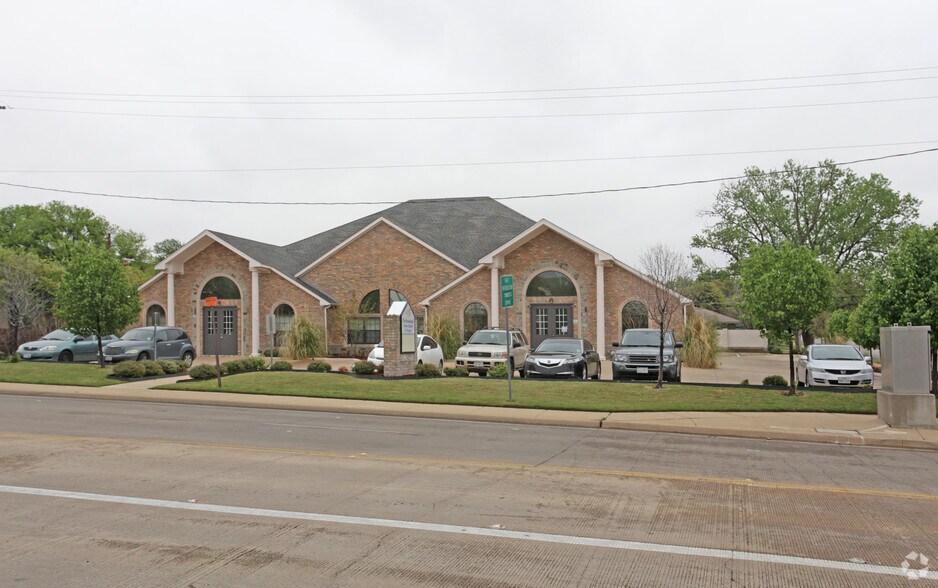 345 Westpark Way, Euless, TX à louer - Photo du bâtiment - Image 2 de 13