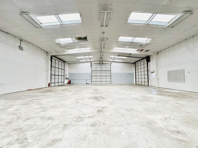 14702 Jersey Shore Dr, Houston, TX for lease - Building Photo - Image 2 of 15