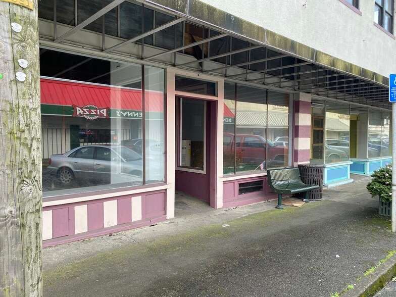 57 N Adams St, Coquille, OR à louer - Photo du bâtiment - Image 3 de 18