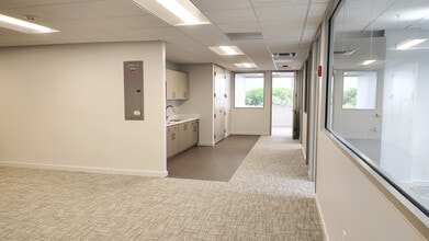 290 NW 165th St, North Miami Beach, FL for lease Interior Photo- Image 2 of 10