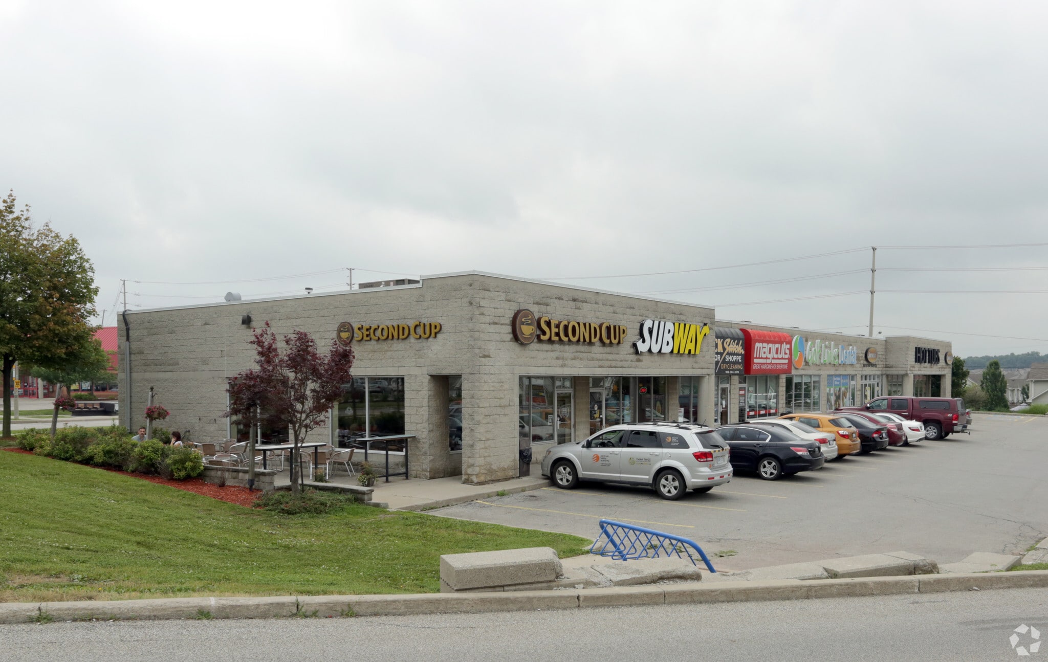 1001-1015 Golf Links Rd, Hamilton, ON for lease Primary Photo- Image 1 of 4