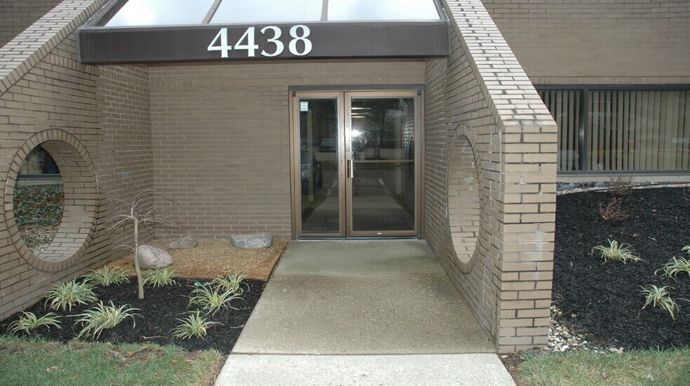 4430-4438 Carver Woods Dr, Blue Ash, OH à vendre - Photo du bâtiment - Image 3 de 21