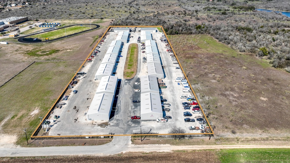 395 County Road 202, Kyle, TX for lease - Building Photo - Image 2 of 3