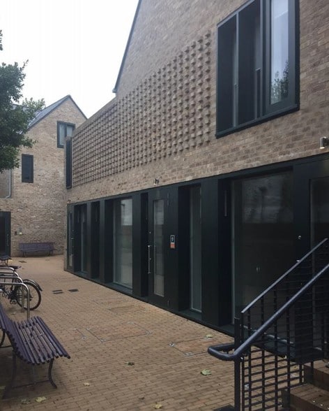 58 High St, London for lease - Primary Photo - Image 1 of 5