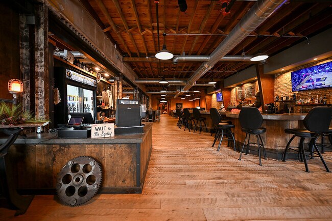 Plus de détails pour 234 Walnut St, Spooner, WI - Commerce de détail à vendre