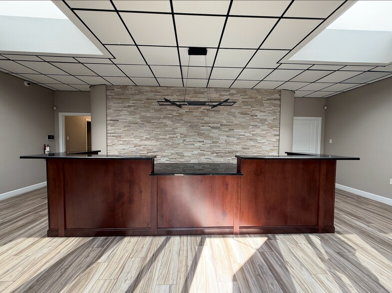 10421 Montgomery Parkway Loop NE, Albuquerque, NM à louer - Photo du bâtiment - Image 3 de 23