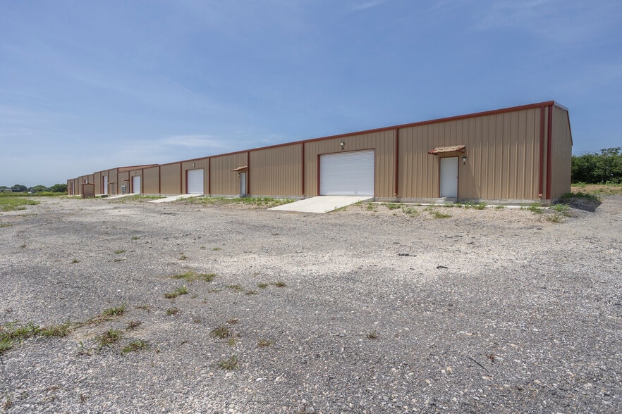 9500 Calixtro Ct, Alvarado, TX à louer - Photo du bâtiment - Image 3 de 10