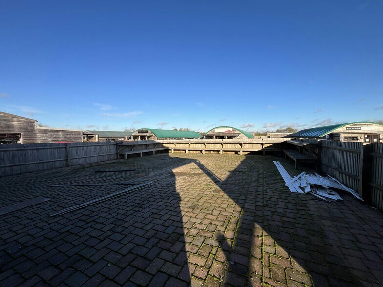 Stanbridge Rd, Haddenham à louer - Photo du bâtiment - Image 3 de 5