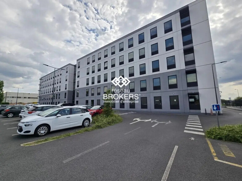 Office in SAINT-OUEN-L'AUMONE for lease - Building Photo - Image 3 of 3