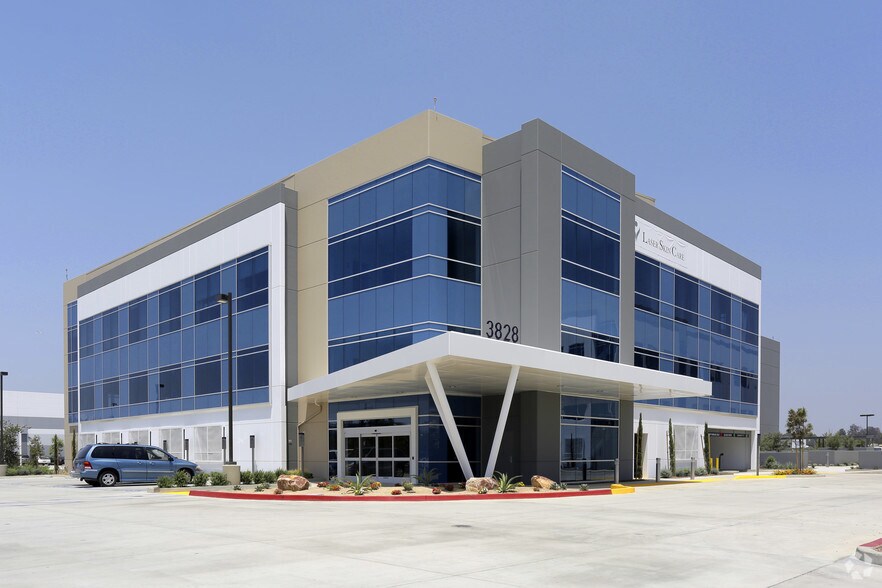 3828 Schaufele Ave, Long Beach, CA à louer - Photo du bâtiment - Image 3 de 11