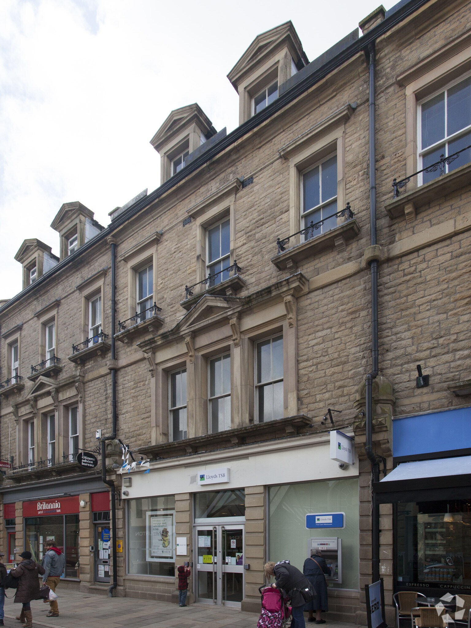 24 Spring Gdns, Buxton for sale Primary Photo- Image 1 of 1