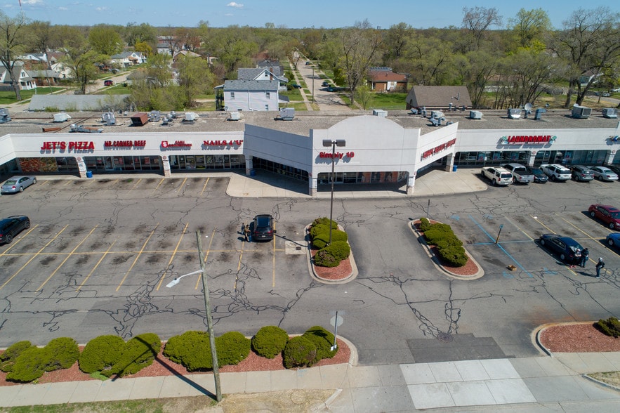 8892-8918 W Eight Mile, Royal Oak, MI for lease - Building Photo - Image 3 of 13