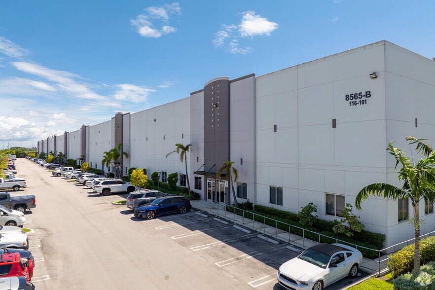 8565 W 44th Ave, Hialeah, FL for lease - Primary Photo - Image 1 of 66