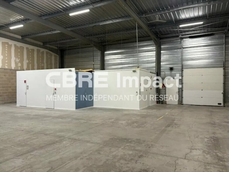 Flex in Cormontreuil for lease - Interior Photo - Image 2 of 20