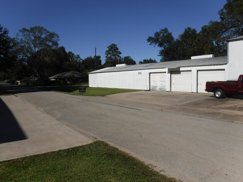 103 N Live Oak St, Tomball, TX à louer - Photo principale - Image 2 de 22